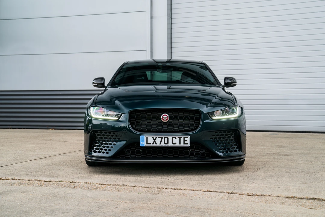 2019 Jaguar XE - Image 11 of 31