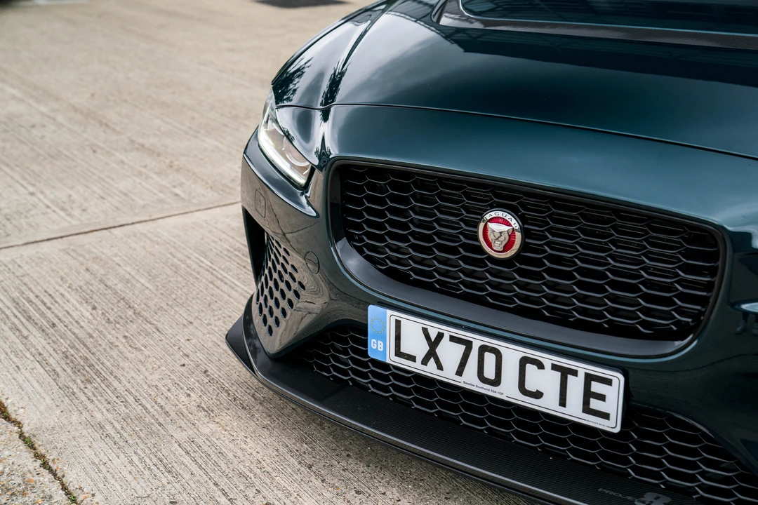 2019 Jaguar XE - Image 24 of 31