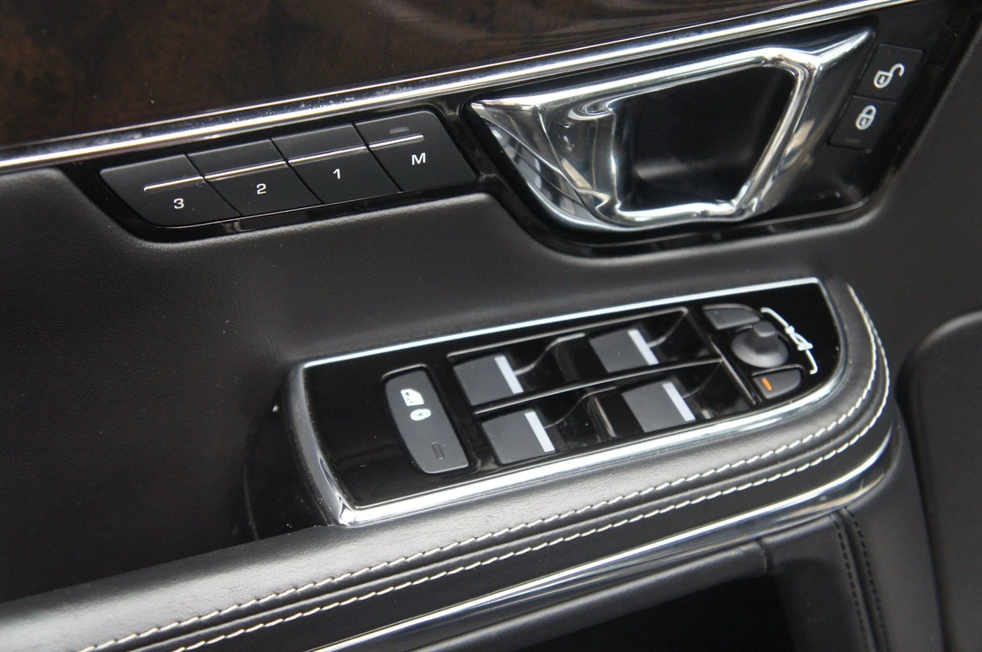 2019 Jaguar X351 XJ - Image 19 of 31