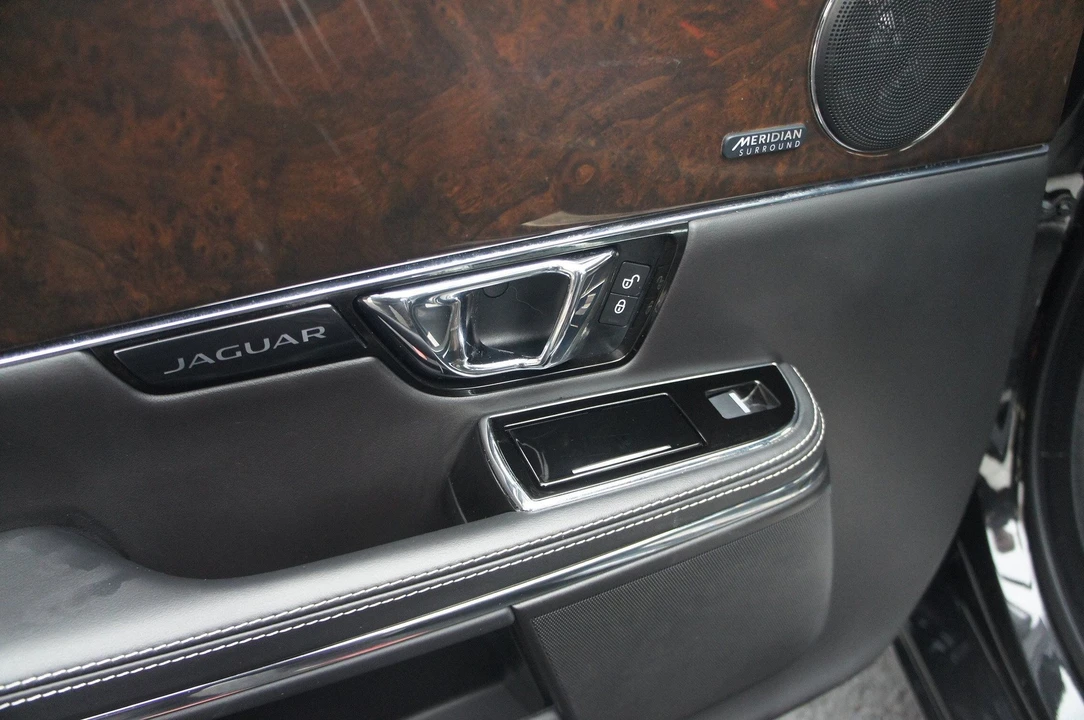 2019 Jaguar X351 XJ - Image 27 of 31