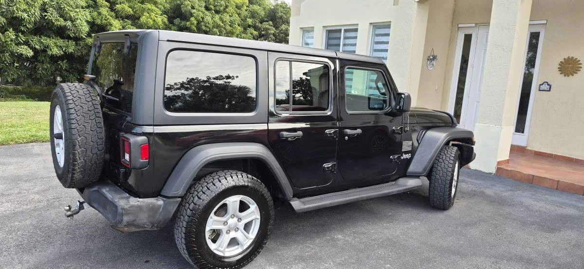 2019 Jeep JL Wrangler - Image 10 of 11