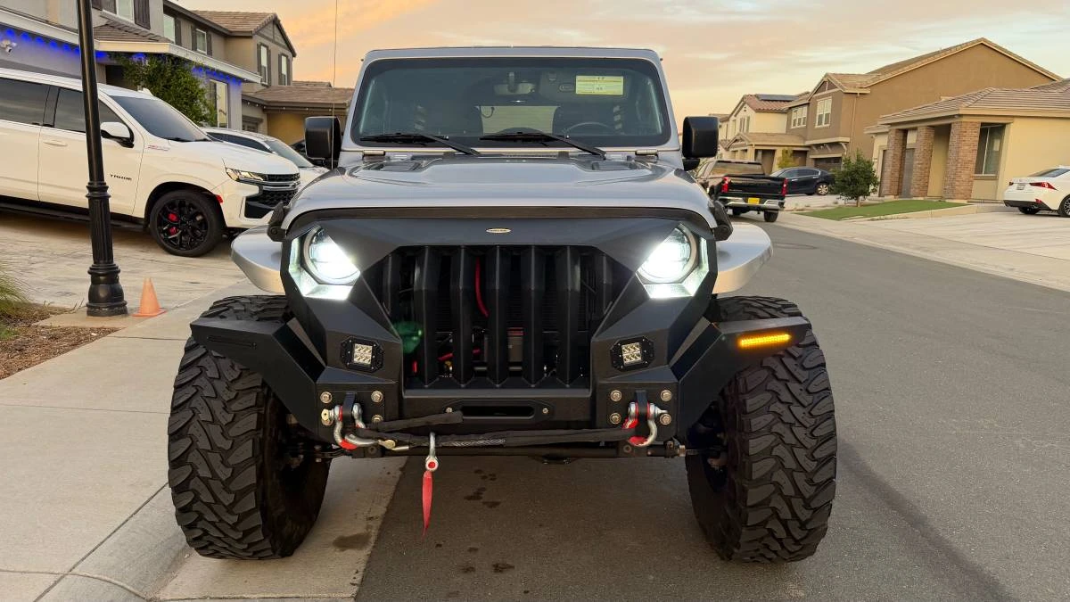 2019 Jeep JL Wrangler - Image 2 of 18