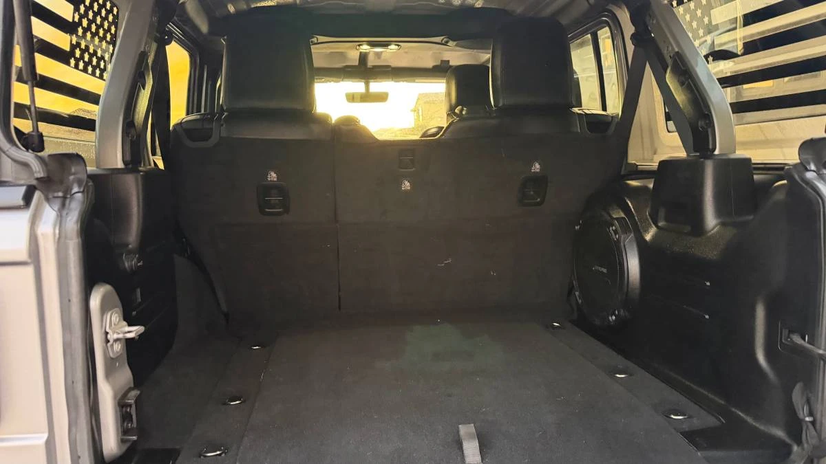2019 Jeep JL Wrangler - Image 15 of 18