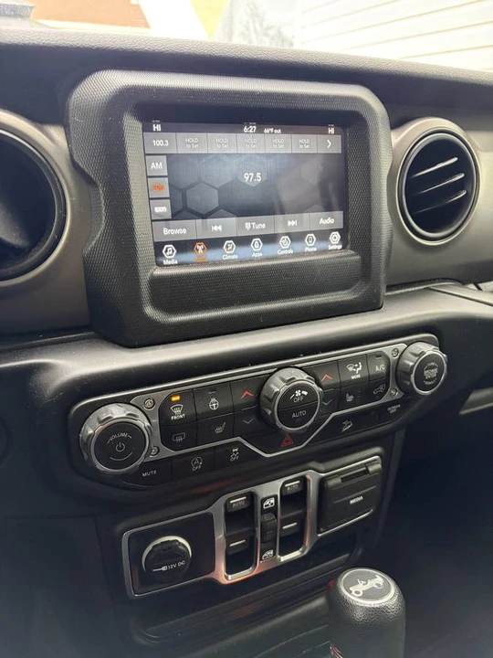 2019 Jeep JL Wrangler - Image 12 of 17