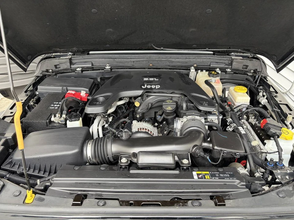 2019 Jeep JL Wrangler - Image 11 of 17