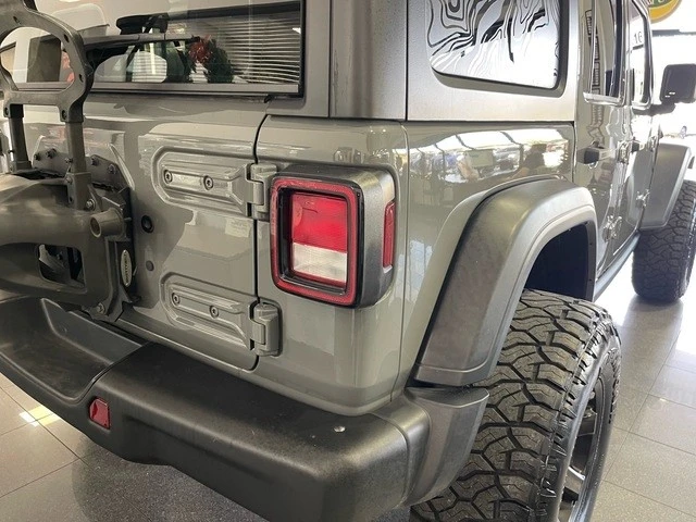 2019 Jeep JL Wrangler - Image 15 of 21