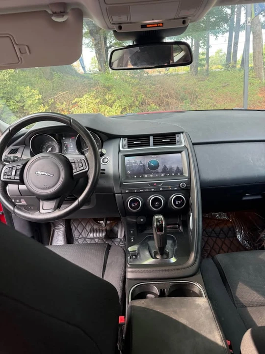 2019 Jaguar E-Pace - Image 5 of 10