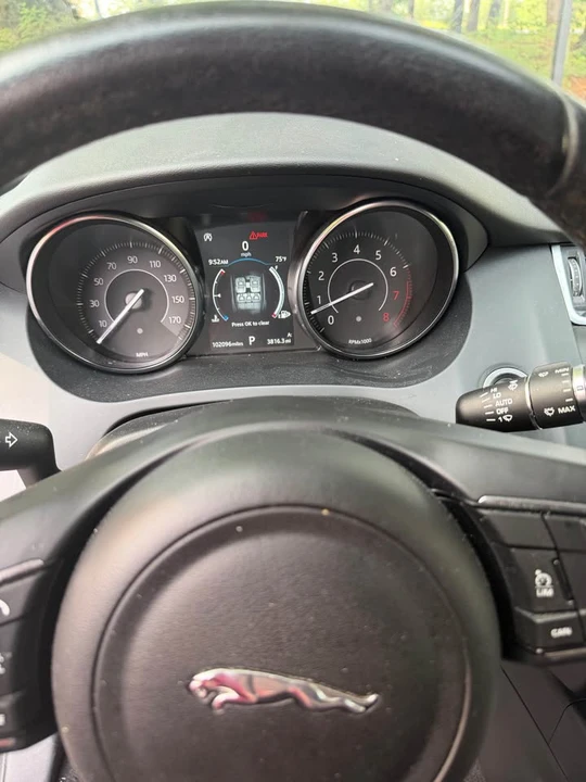 2019 Jaguar E-Pace - Image 8 of 10