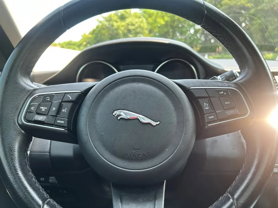 2019 Jaguar E-Pace - Image 9 of 20