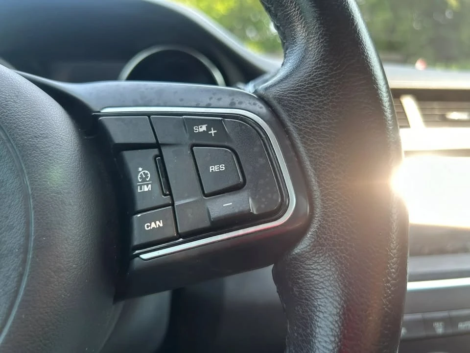 2019 Jaguar E-Pace - Image 10 of 20
