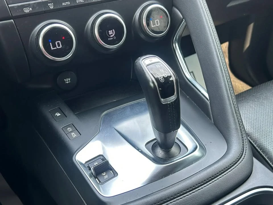2019 Jaguar E-Pace - Image 15 of 20
