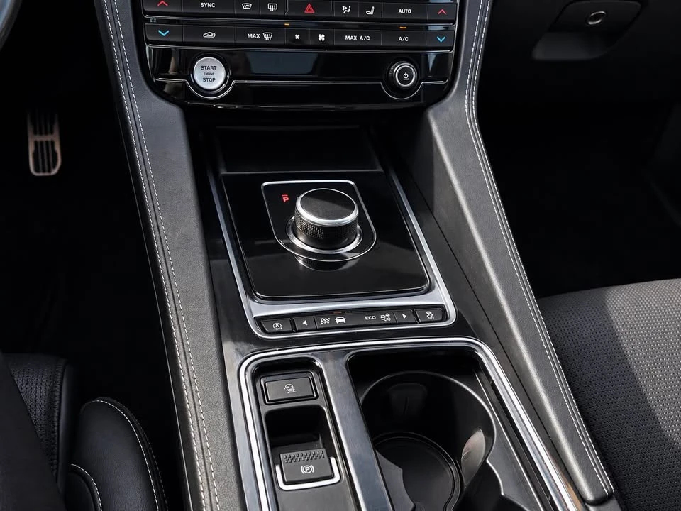 2019 Jaguar E-Pace - Image 10 of 14
