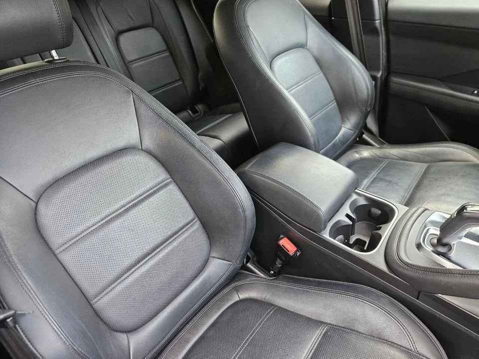 2019 Jaguar E-Pace - Image 19 of 20