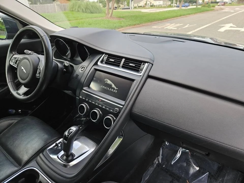 2019 Jaguar E-Pace - Image 17 of 20