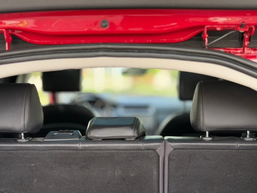 2019 Jaguar E-Pace - Image 15 of 20