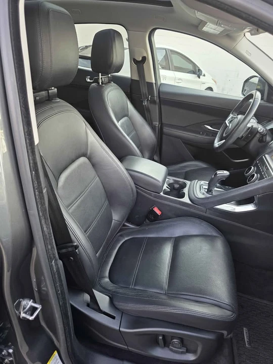 2019 Jaguar E-Pace - Image 19 of 20