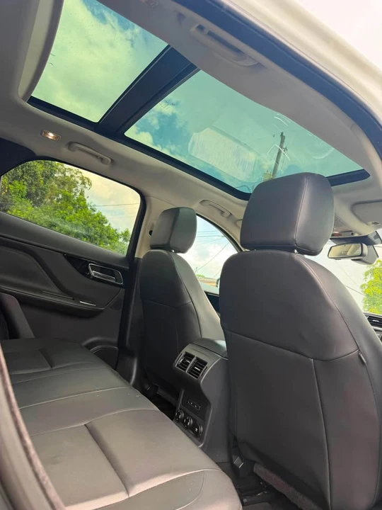 2019 Jaguar E-Pace - Image 5 of 20
