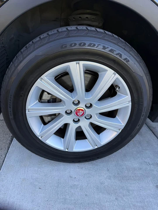 2019 Jaguar E-Pace - Image 4 of 13