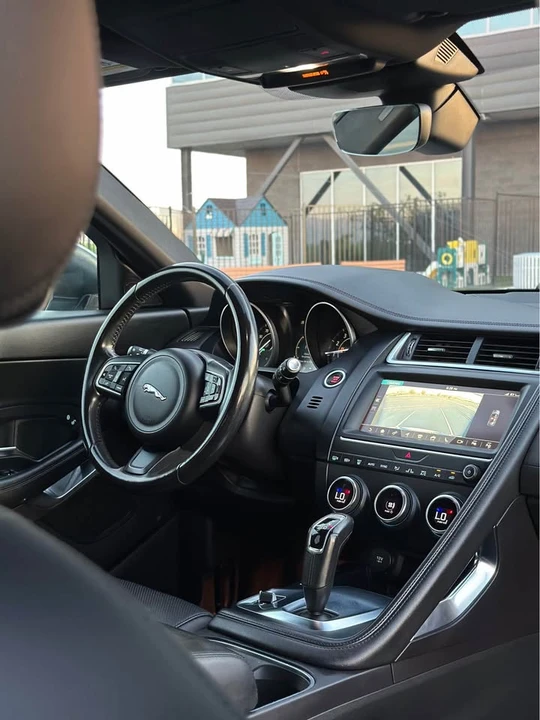 2019 Jaguar E-Pace - Image 11 of 18