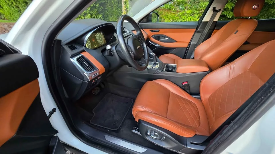 2019 Jaguar E-Pace - Image 10 of 18