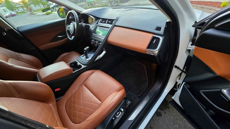 2019 Jaguar E-Pace - Image 15 of 18