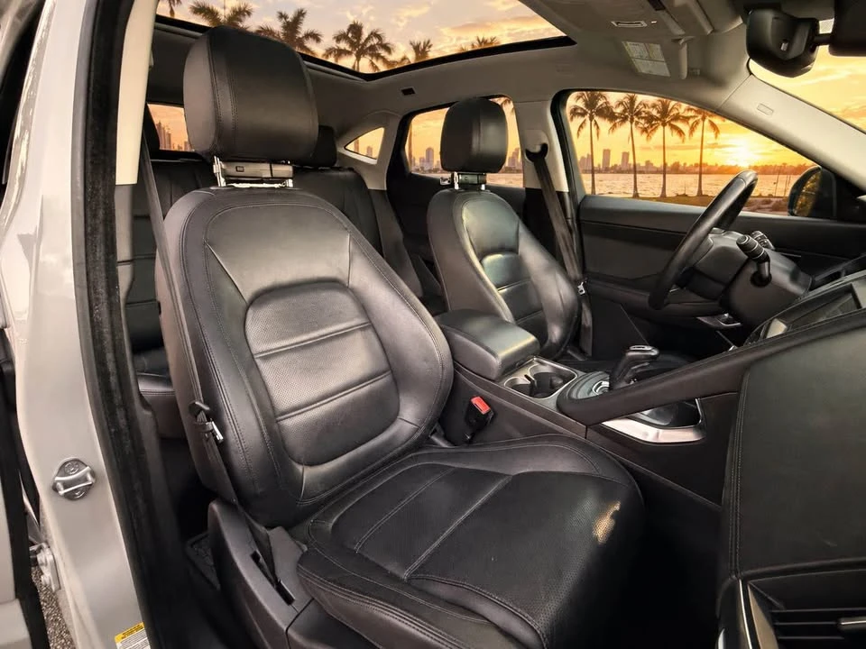 2019 Jaguar E-Pace - Image 14 of 20