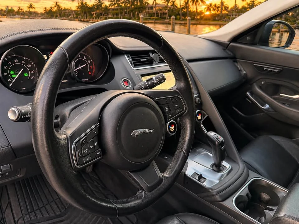 2019 Jaguar E-Pace - Image 11 of 20