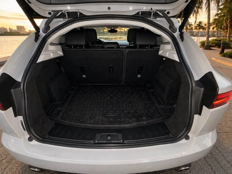 2019 Jaguar E-Pace - Image 19 of 20