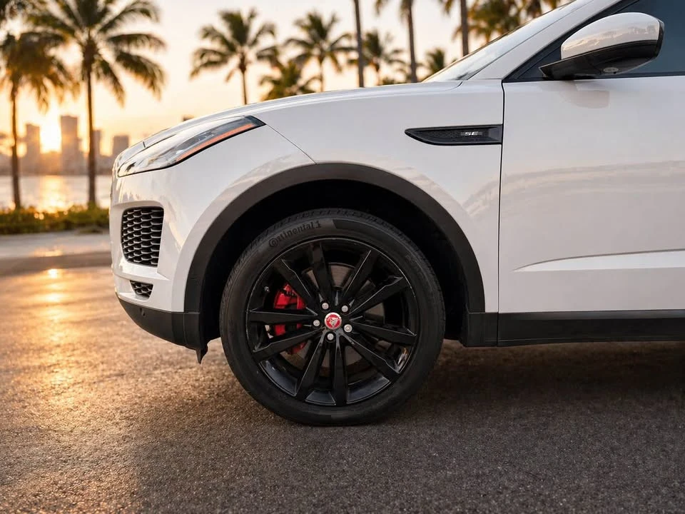 2019 Jaguar E-Pace - Image 9 of 20