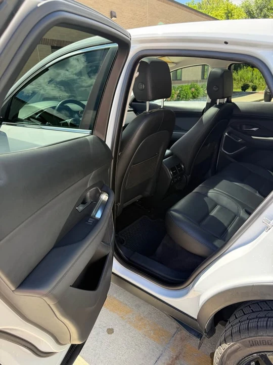 2019 Jaguar E-Pace - Image 10 of 16