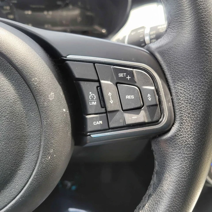 2019 Jaguar E-Pace - Image 12 of 17