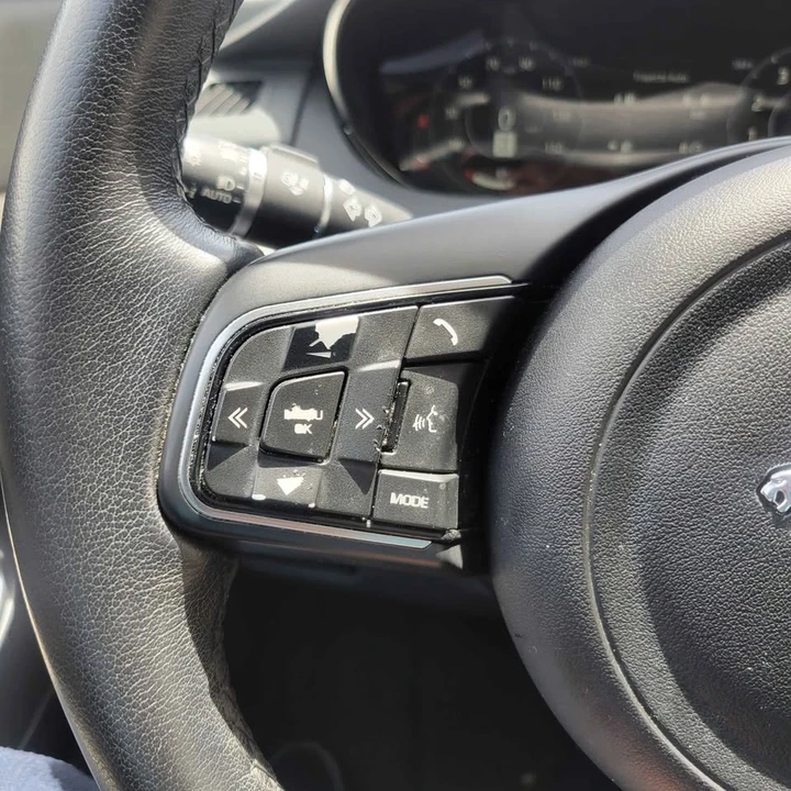 2019 Jaguar E-Pace - Image 13 of 17