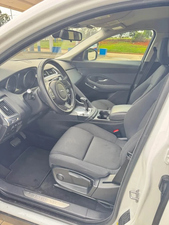 2019 Jaguar E-Pace - Image 9 of 14
