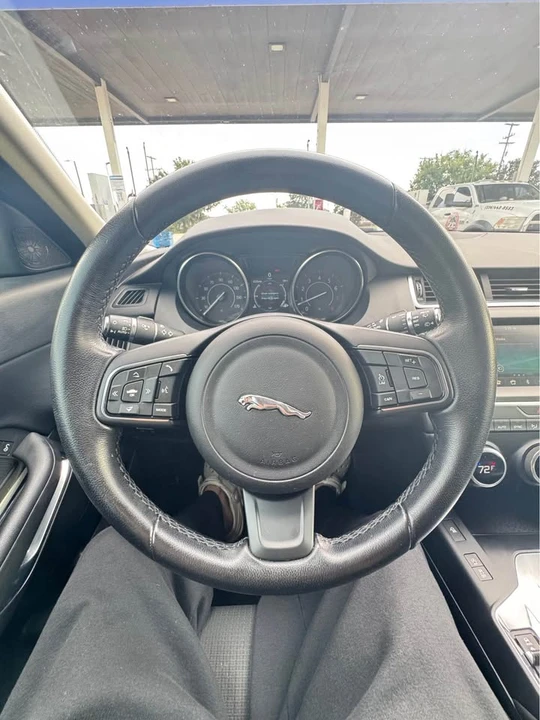 2019 Jaguar E-Pace - Image 11 of 14