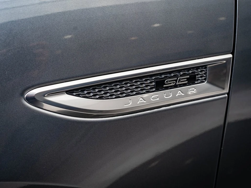2019 Jaguar E-Pace - Image 15 of 21