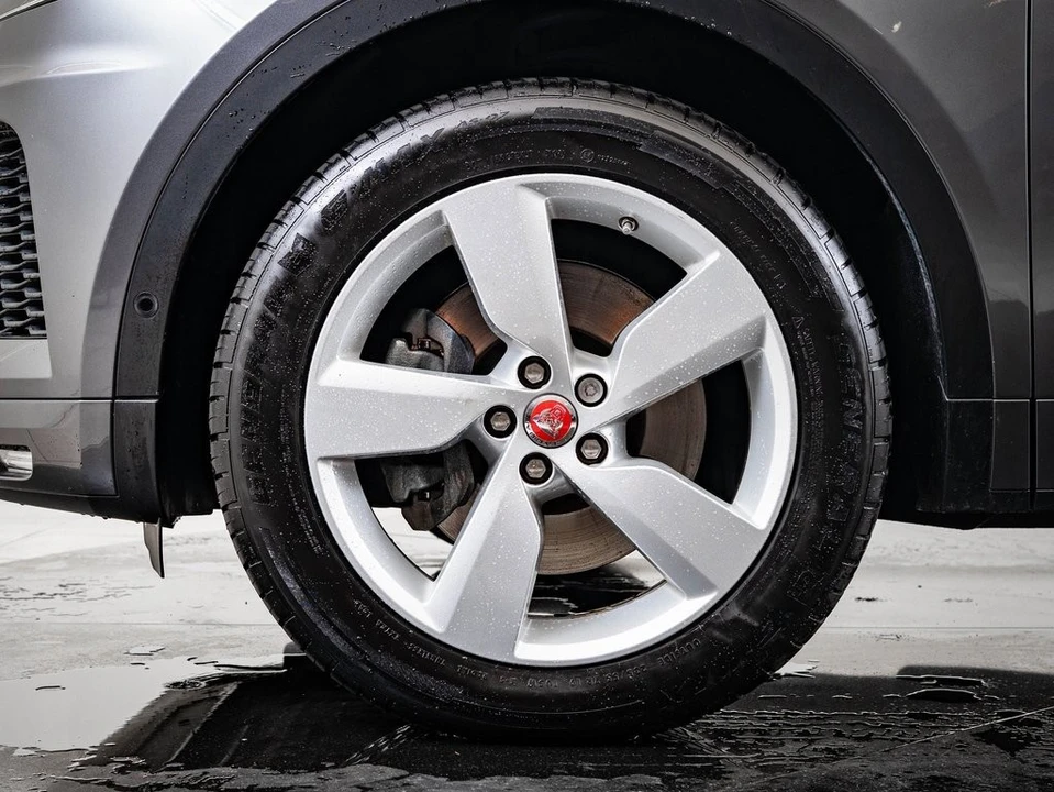 2019 Jaguar E-Pace - Image 13 of 21