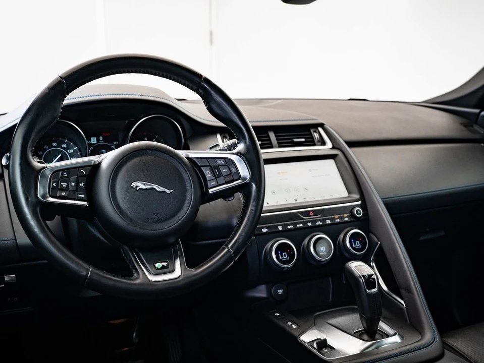 2019 Jaguar E-Pace - Image 4 of 21