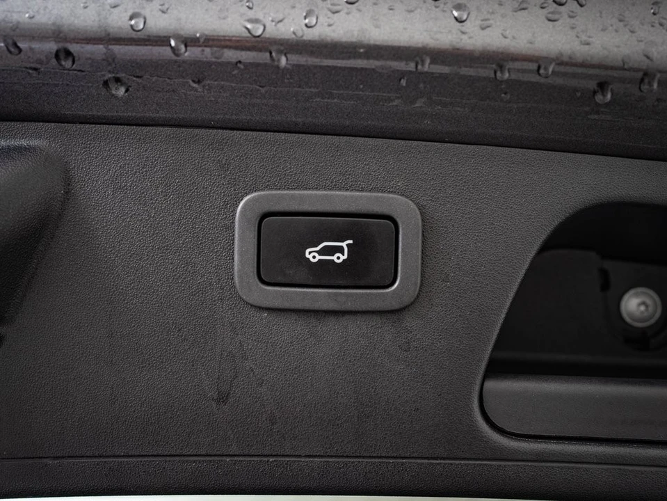 2019 Jaguar E-Pace - Image 19 of 21