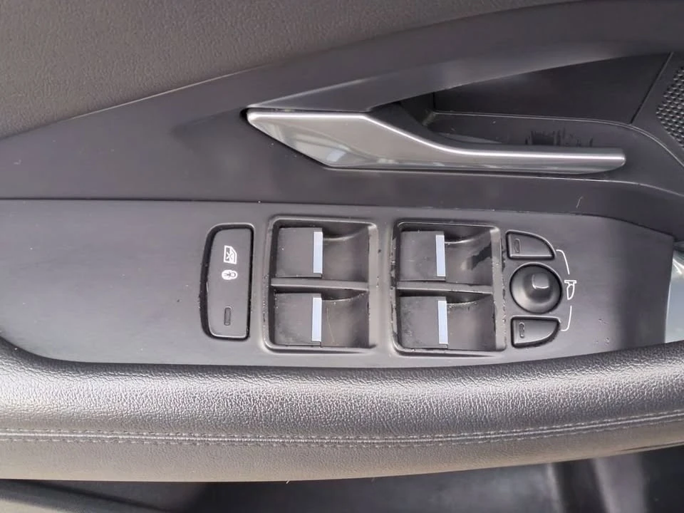 2019 Jaguar E-Pace - Image 16 of 20