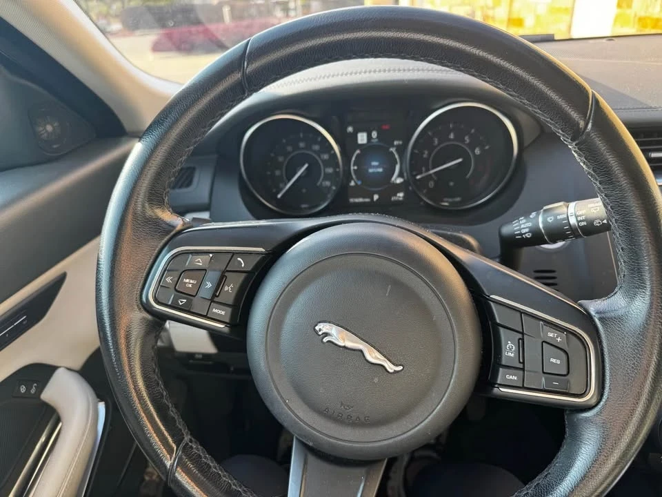 2019 Jaguar E-Pace - Image 6 of 10