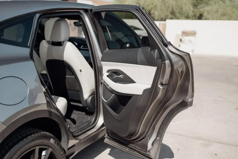 2019 Jaguar E-Pace - Image 14 of 17