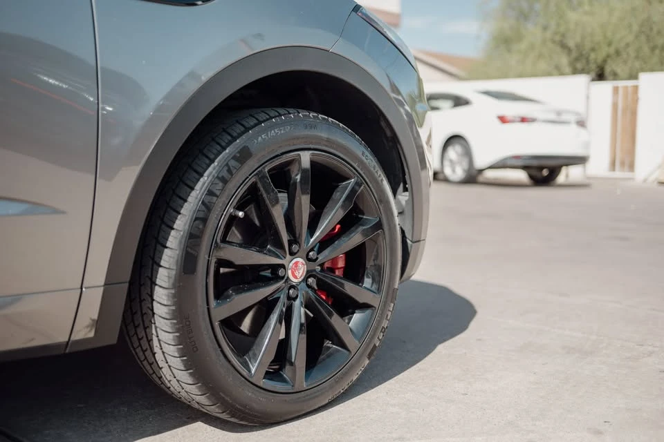 2019 Jaguar E-Pace - Image 17 of 17