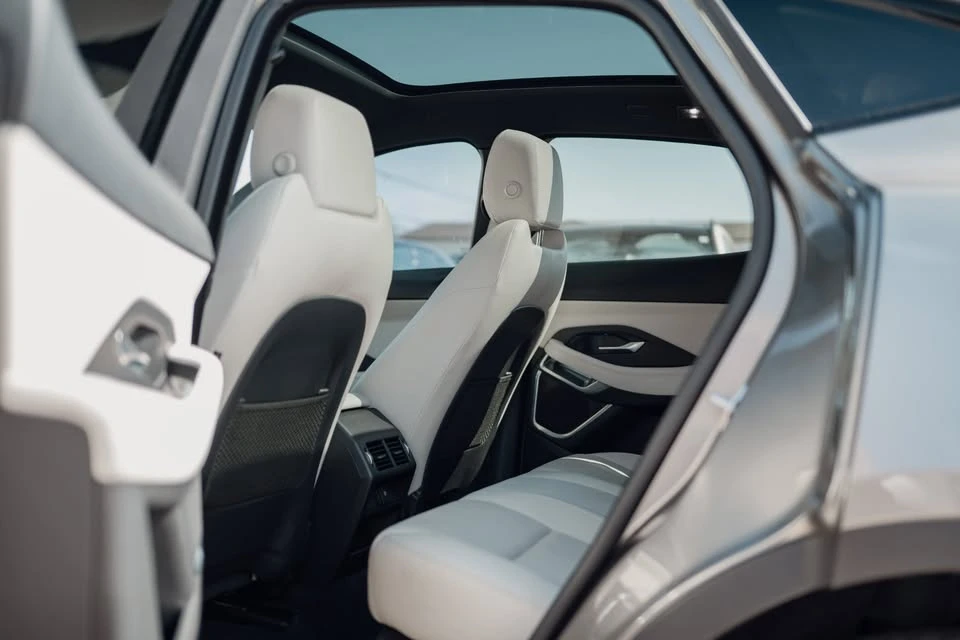2019 Jaguar E-Pace - Image 12 of 17