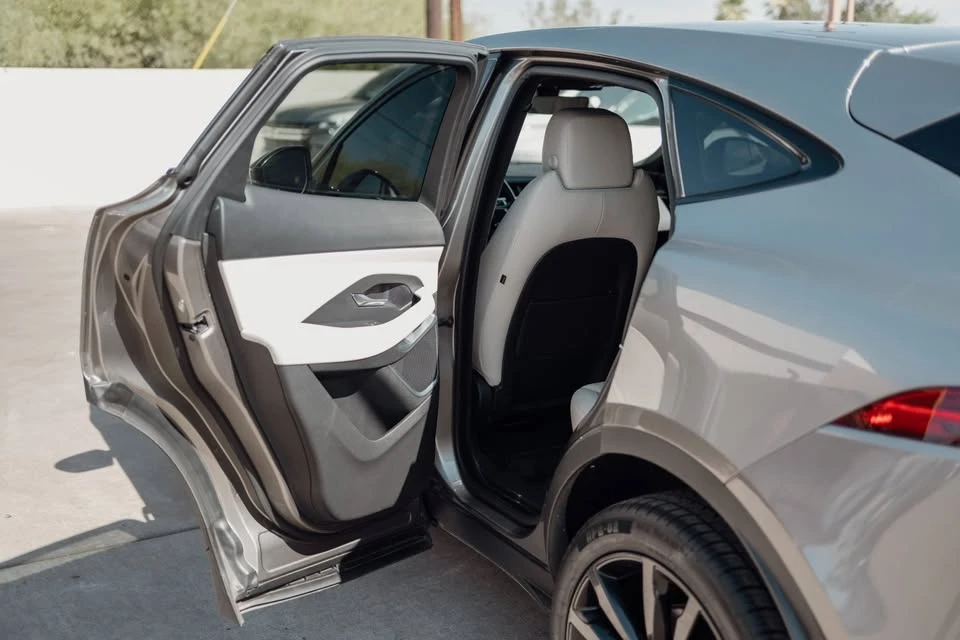 2019 Jaguar E-Pace - Image 11 of 17