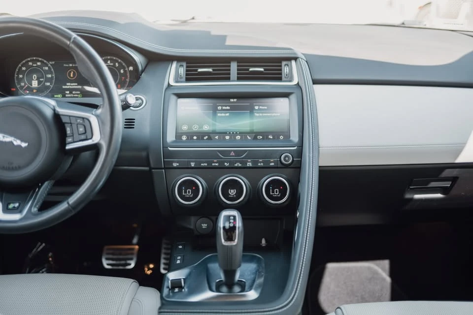 2019 Jaguar E-Pace - Image 8 of 17