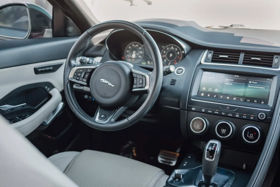 2019 Jaguar E-Pace - Image 7 of 17