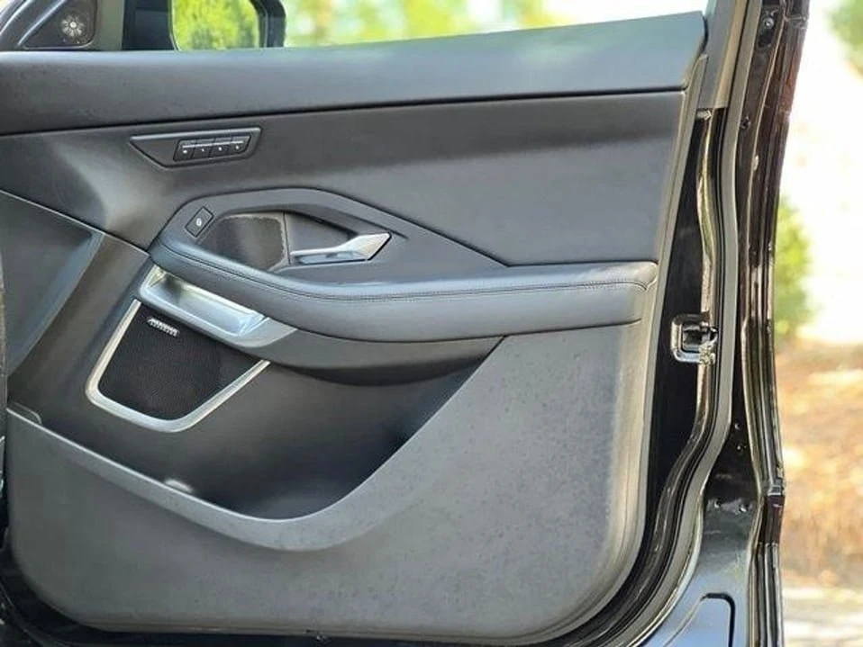 2019 Jaguar E-Pace - Image 19 of 20