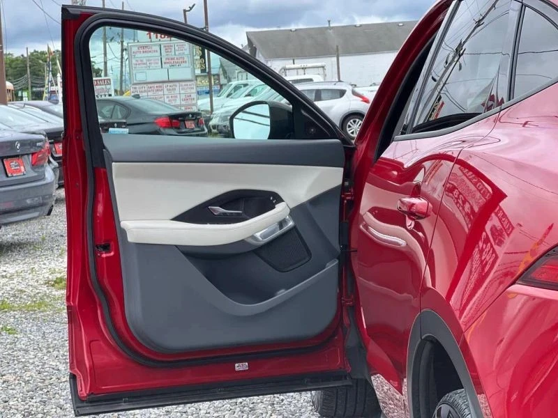 2019 Jaguar E-Pace - Image 9 of 12