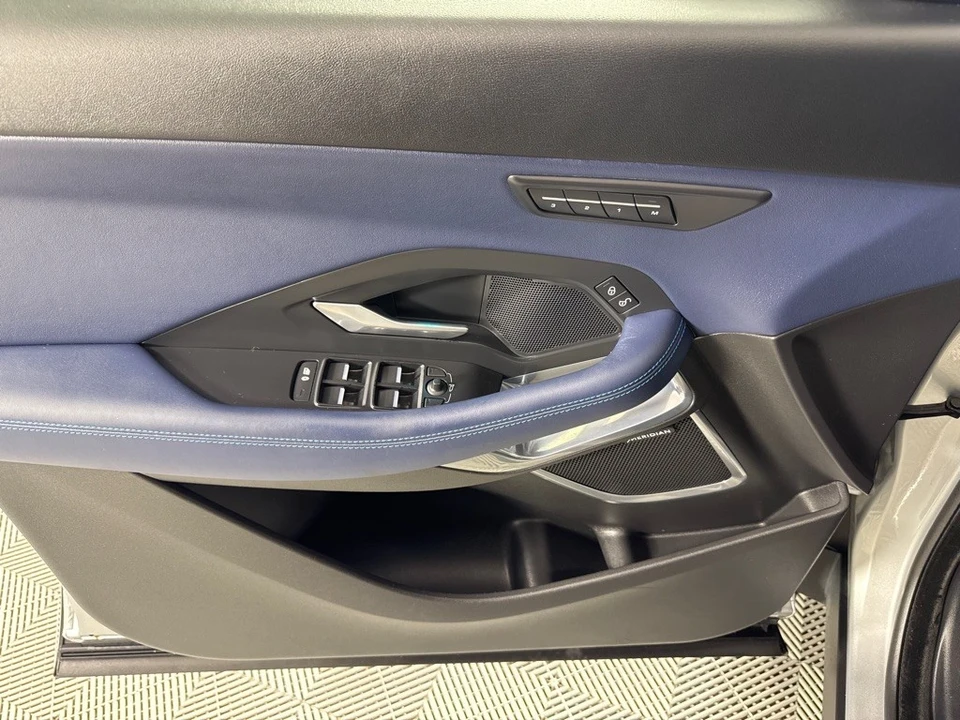 2019 Jaguar E-Pace - Image 13 of 21