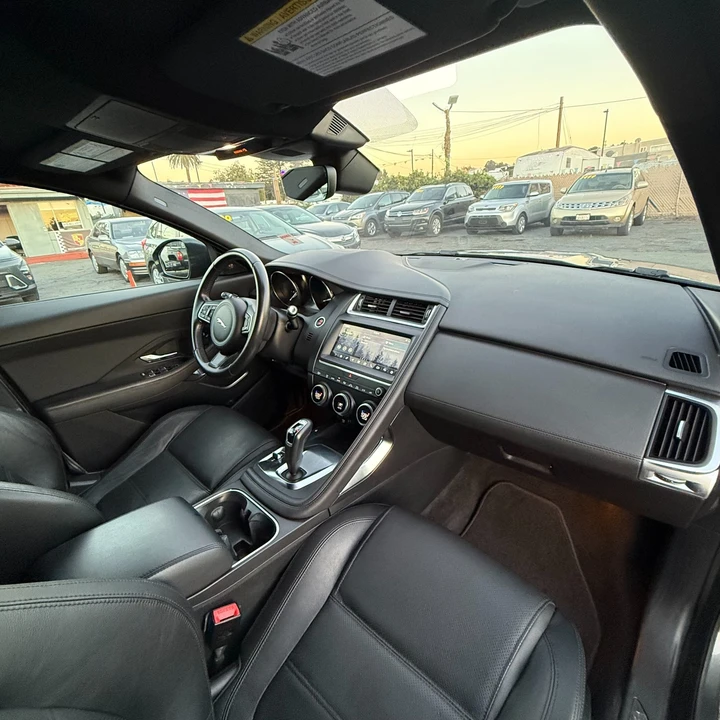 2019 Jaguar E-Pace - Image 9 of 12